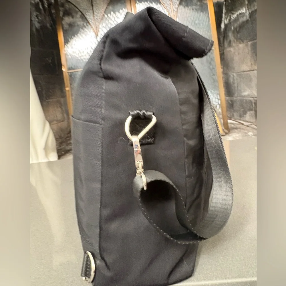 Ozuko bag, used as both a backpack and a messenger or tote bag.